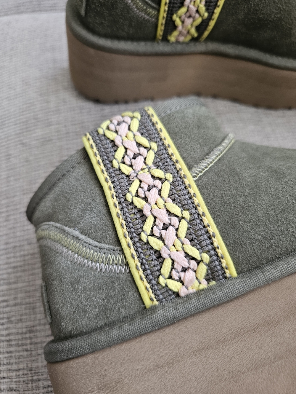 UGG Classic Ultra Mini Braid Platform Boots Size 7 - Picture 9 of 10